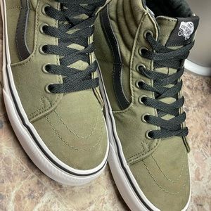 ‼️kids,3y‼️ Army green high top vans!!